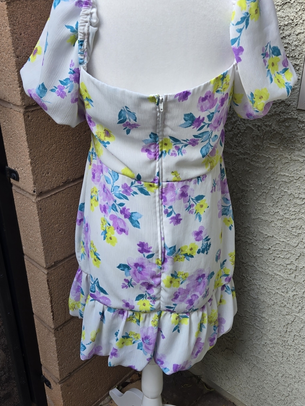 City Studio Sweetheart Puff Sleeve Floral Mini Dress in White - Picture 6 of 9